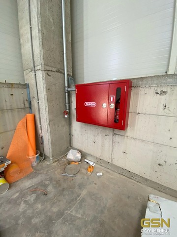 14-DİLOVASI TEPECİK’TE GENİŞ AÇIK ALANLI YENİ DEPO